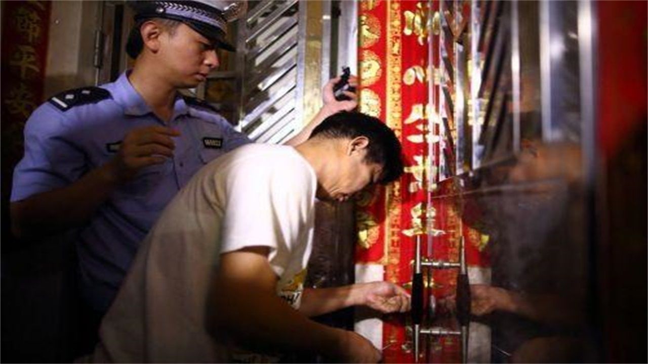 怀化请开锁师傅开了锁后，师傅